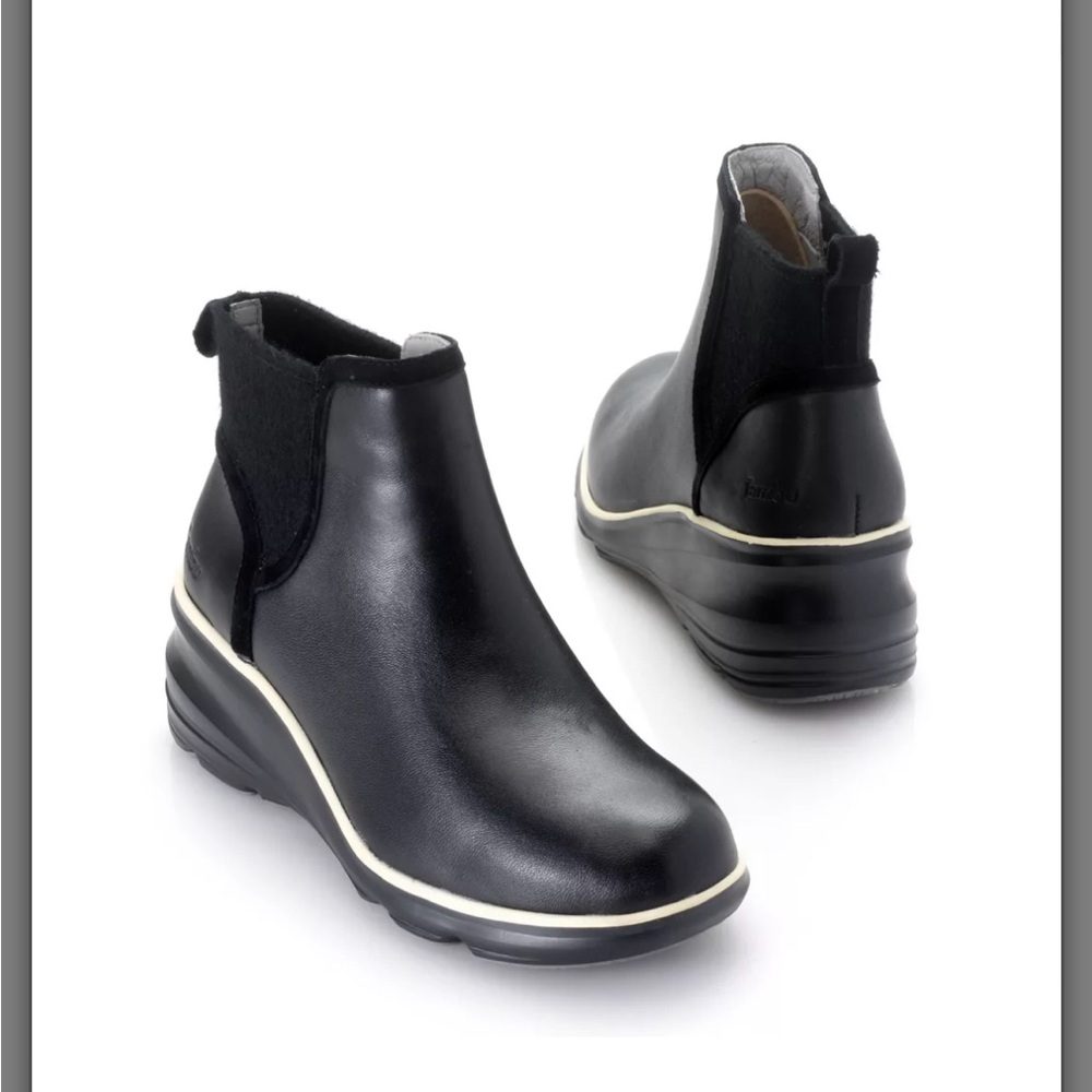 Jambu "Ember" Black Distressed Leather Memory Foam Ankle Boots. Size 9 .